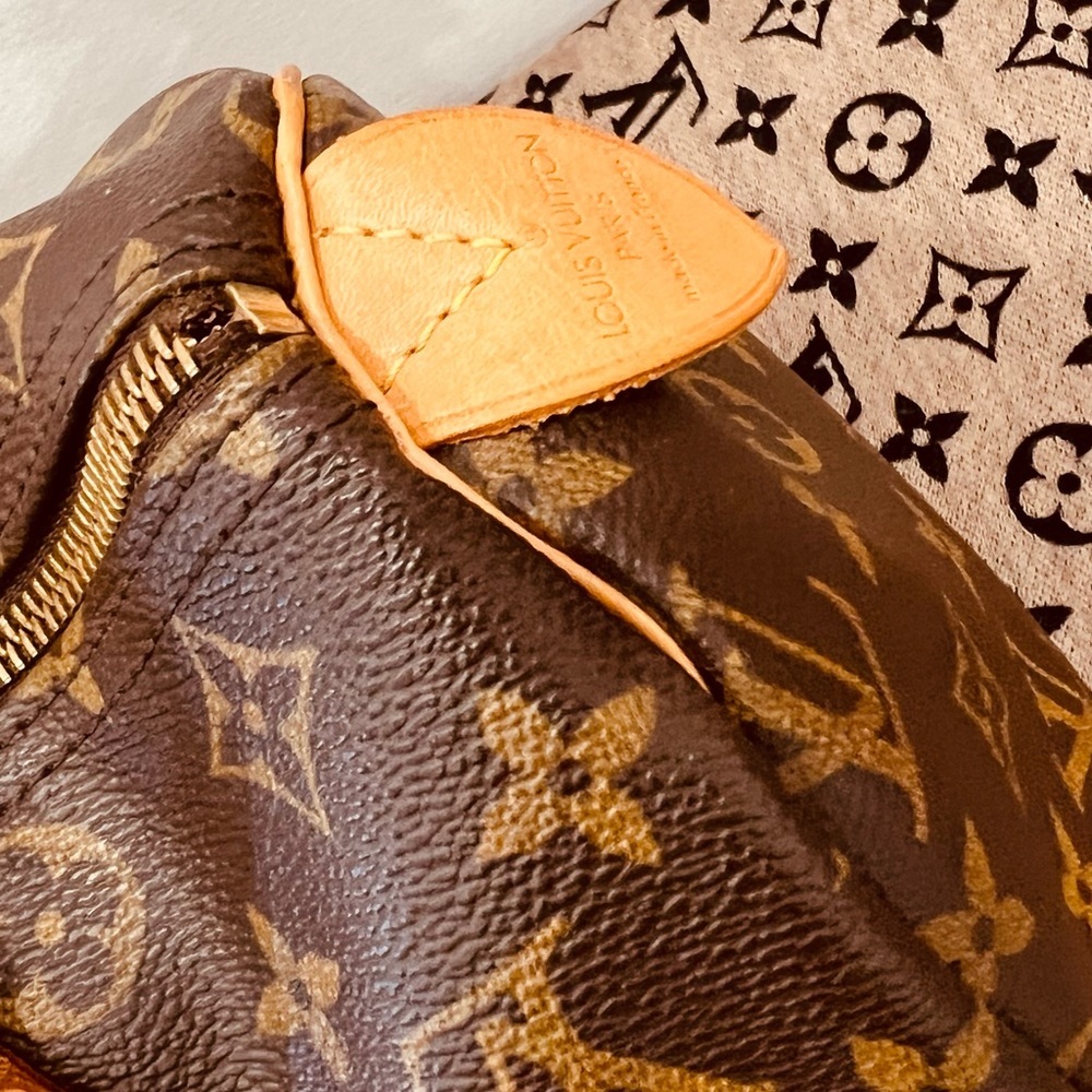 Authentic Louis Vuitton Speedy 30 in Monogram Canvas - Picture 11 of 16